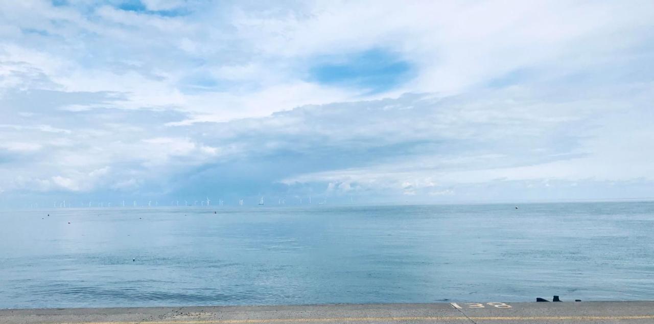 Beautiful Beachfront Retreat With A Stunning Sea View For The Ultimate Escape Away From The Busy World Below Херн Бей Екстериор снимка