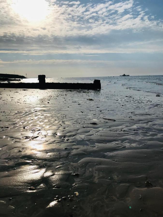 Beautiful Beachfront Retreat With A Stunning Sea View For The Ultimate Escape Away From The Busy World Below Херн Бей Екстериор снимка